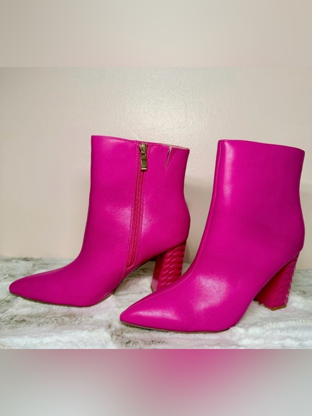 Women's Fuchsia Pointed Toe Ankle Boots - Sleek Zip Side size 7